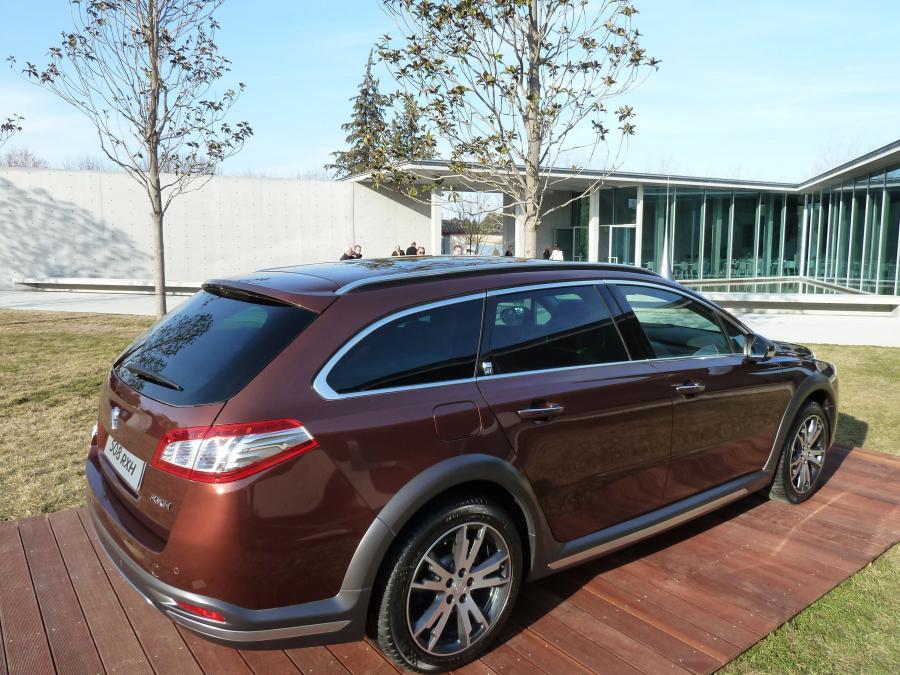  Peugeot 508 RXH HYbrid4 2012 года  (фото 6 из 11)
